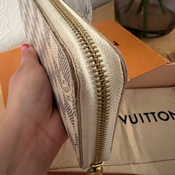 - Louis Vuitton Damien Azur Zippy Wallet - Picture 9 of 9